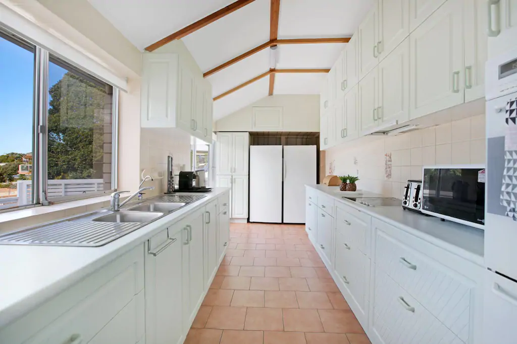 Fully Equipped Kitchen Skoutli