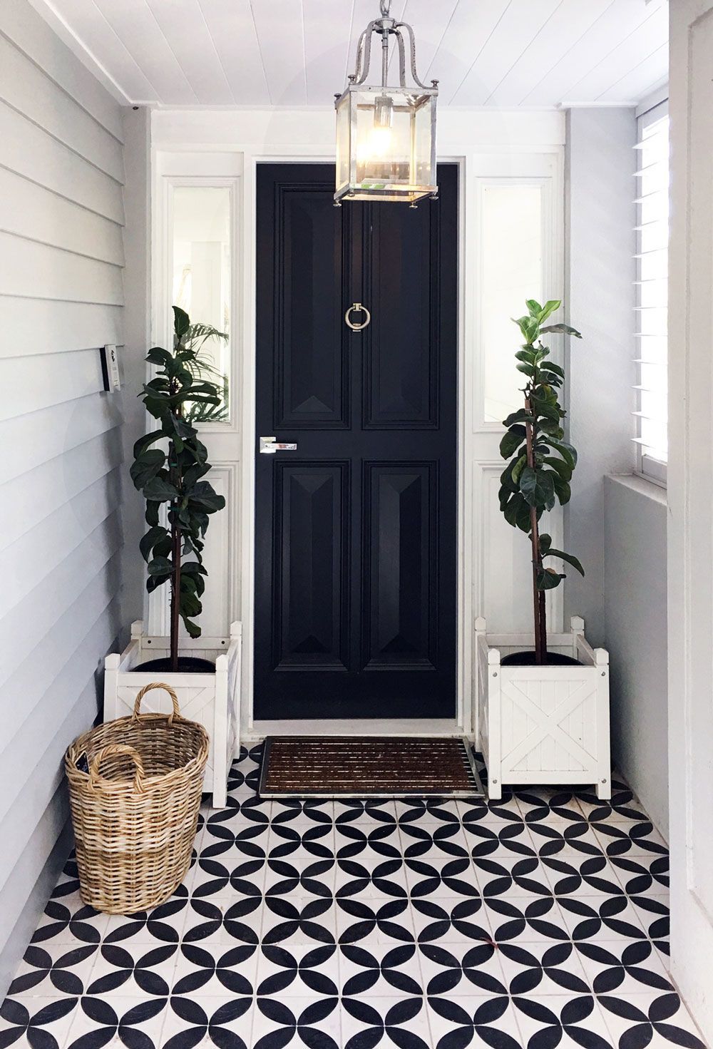 Hampton Style Front Door Skoutli