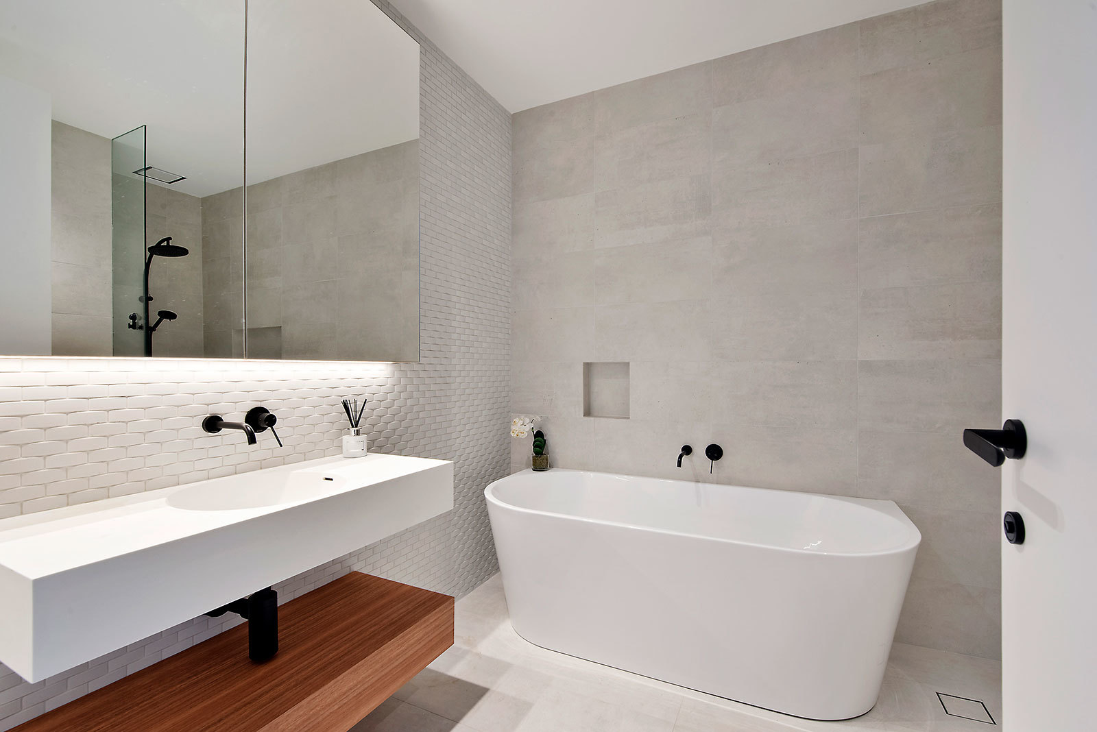 Bathroom with Textured Feature Wall Skoutli